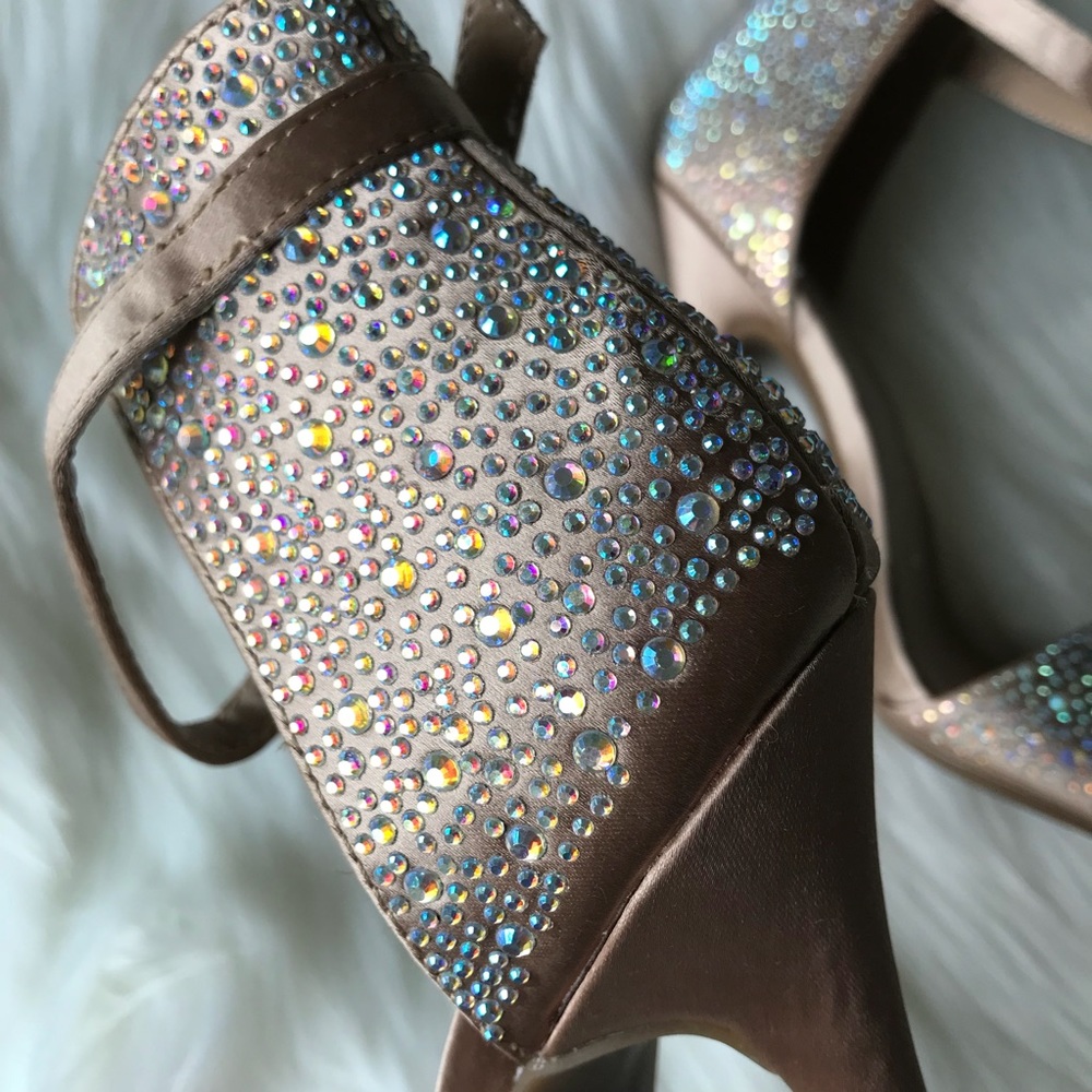 Iredescent detailed heels
